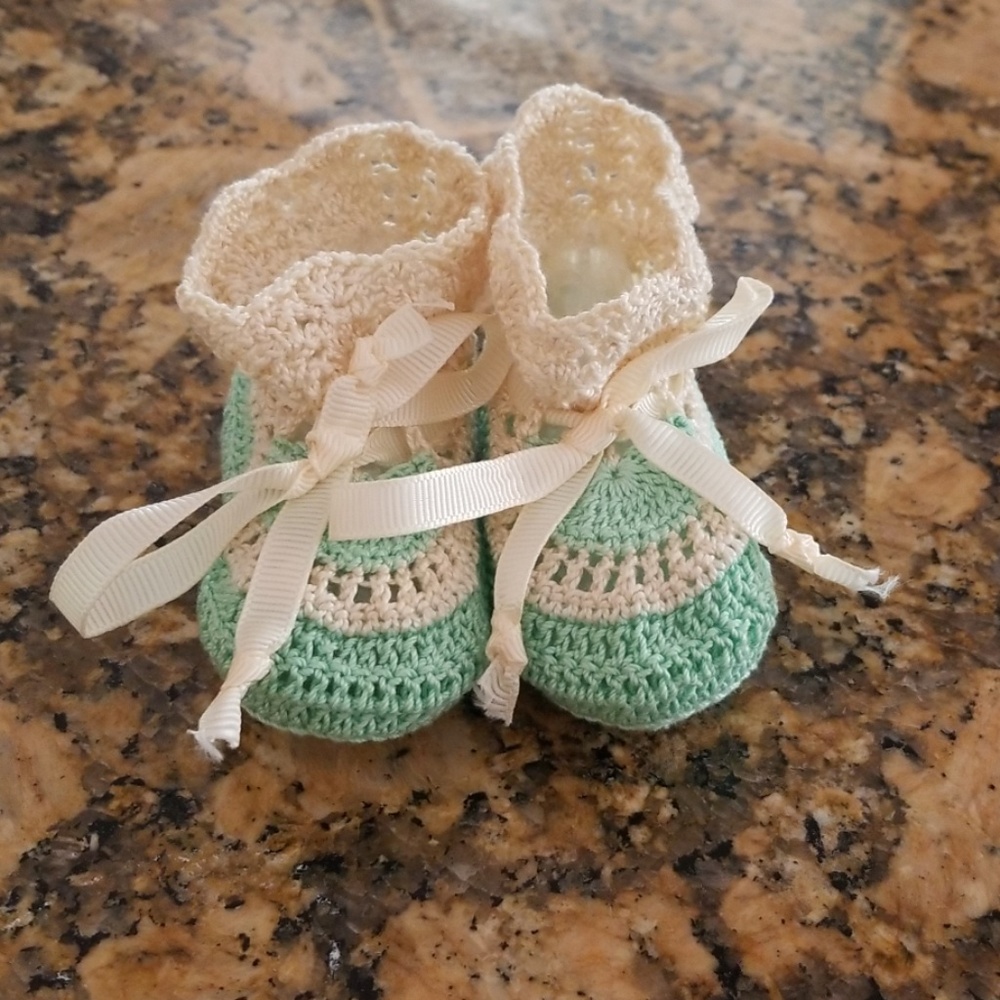 Newborn knit booties